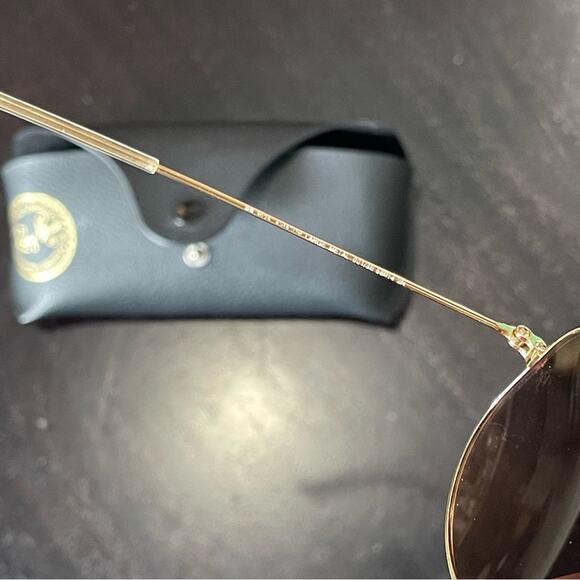 worn less than 5 times ray ban aviator sunglasses
originally $188 - Picture 2 of 9